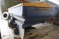 KRM M2 FERTILISER SPREADER - 3