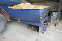 KRM M2 FERTILISER SPREADER - 5