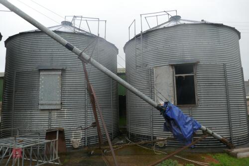 2x GALVANISED 80T ROUND GRAIN STORE/SILO