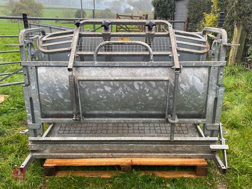 WM IRONWORK SHEEP TURNOVER CRATE