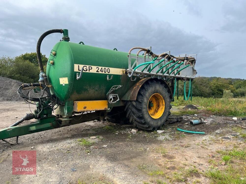 MAJOR 2400 GALLON TANKER c/w 10.5M DRIBBLE BAR