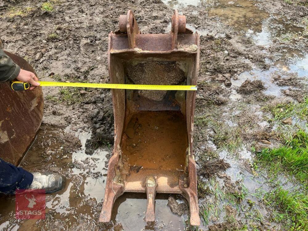 APPROX 44CM JCB DIGGER BUCKET