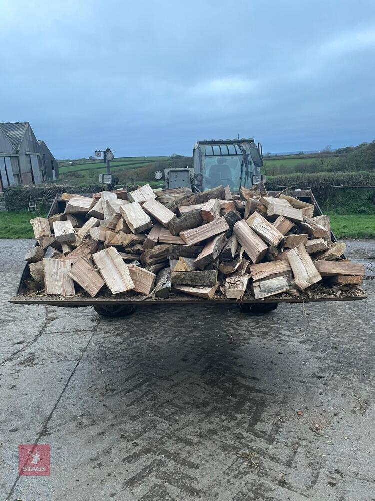 FORKLIFT BUCKET DRY SPLIT SEASONED LOGS