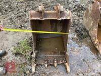 APPROX 55CM JCB DIGGER BUCKET