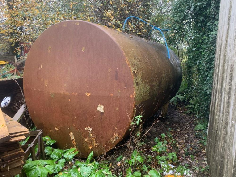 2000 GALLON WATER HOLDING TANK