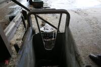 IAE CALF DE-HORNING CRATE - 7