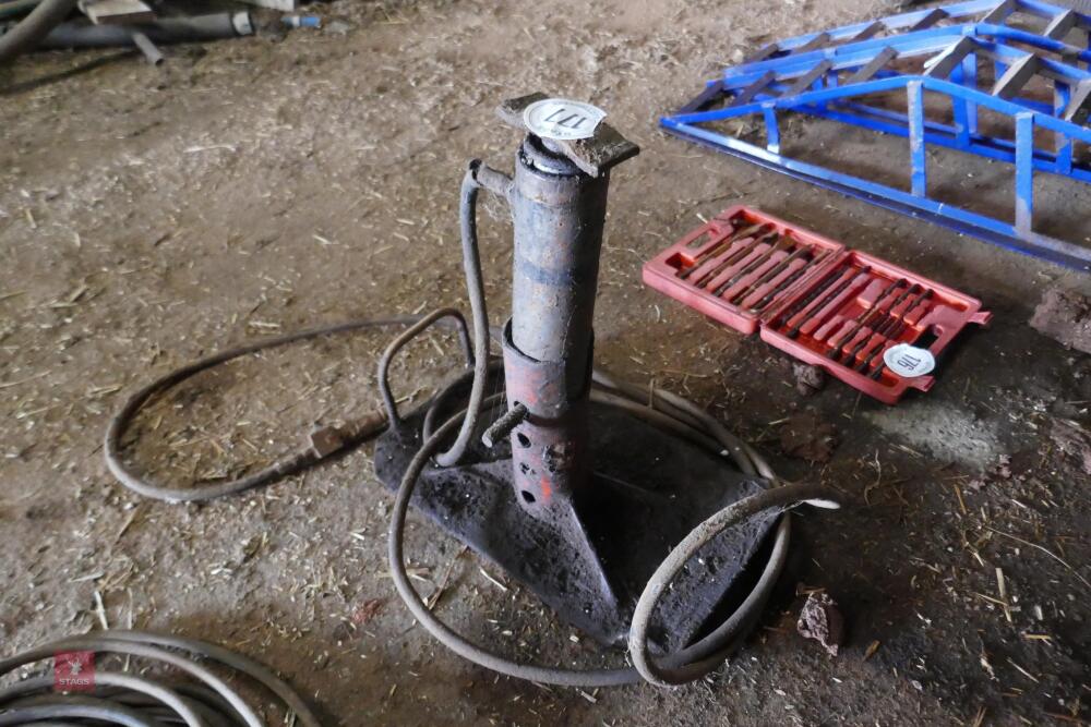 HYDRAULIC LIFTING JACK