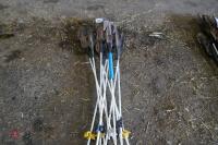 11 KIWI TEC ELECTRIC FENCING ARROW POSTS - 3