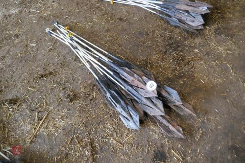 11 KIWI TEC ELECTRIC FENCING ARROW POSTS