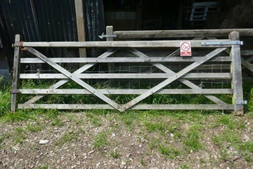 5 MIXED WOODEN GATES