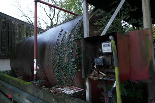 LARGE METAL FUEL TANK