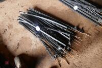 20 BLACK PLASTIC ELECTRIC FENCE STAKES - 3