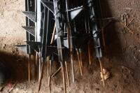 20 BLACK PLASTIC ELECTRIC FENCE STAKES - 3