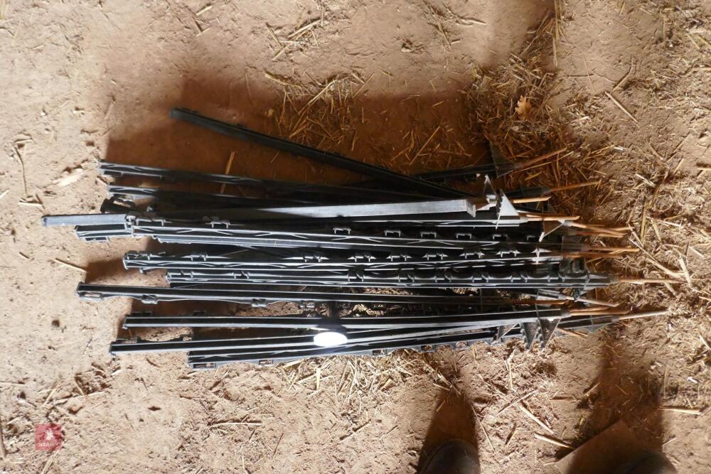 20 BLACK PLASTIC ELECTRIC FENCE STAKES