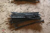 20 BLACK PLASTIC ELECTRIC FENCE STAKES - 3