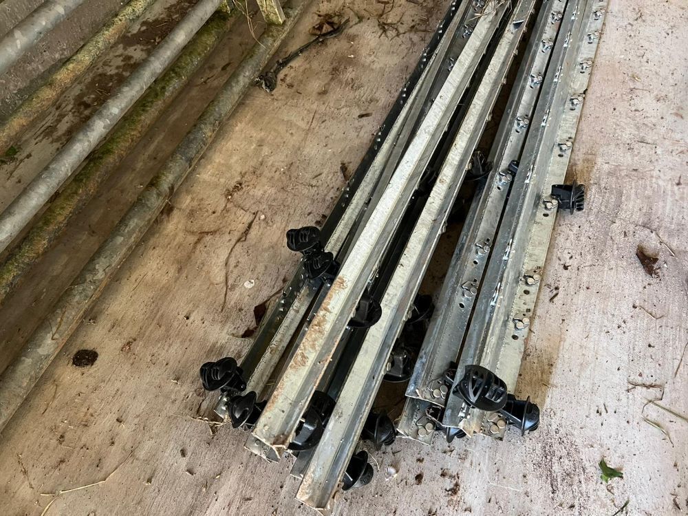 12 GALVANISED CLIP-EX ELECTRIC FENCE POSTS