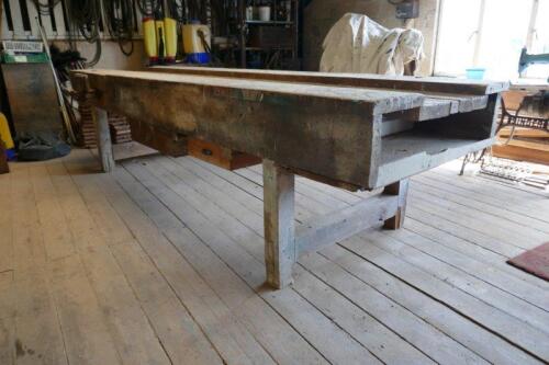 LARGE WOODWORK BENCH WITH 2 VICES