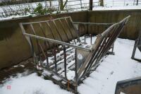 SHEEP GALVANISED ROUND BALE FEEDER - 2