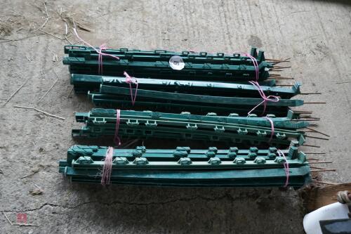 40 GREEN PLASTIC ELETRIC FENCING STAKES