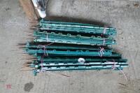 40 GREEN PLASTIC ELETRIC FENCING STAKES - 2