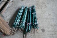 40 GREEN PLASTIC ELETRIC FENCING STAKES - 5