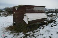 WOODEN CHICKEN HOUSE ON METAL FRAME - 9