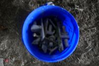 BUCKET OF HD GATE HANGINGS (B)