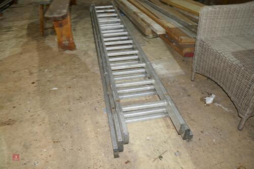 TRIPLE ALUMINIUM EXTENDING LADDER