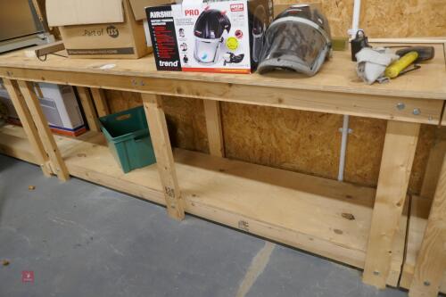 WOODEN WORKSHOP WORKBENCH