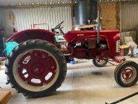 1960 INTERNATIONAL MCCORMICK F265 TRACTOR