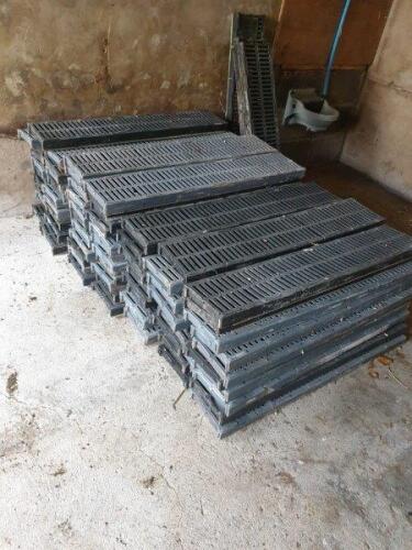 76 100CM X 20CM PLASTIC SLATS