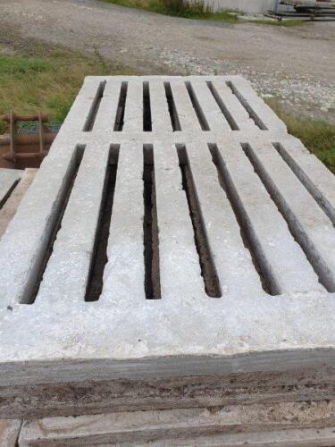 25 4' X 2' CONCRETE SLATS