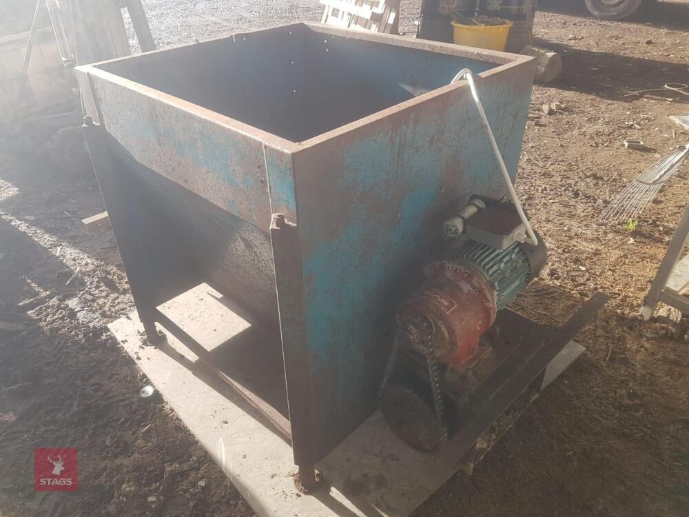 FEED HOPPER AND TWIN MOTOR GEAR BOX