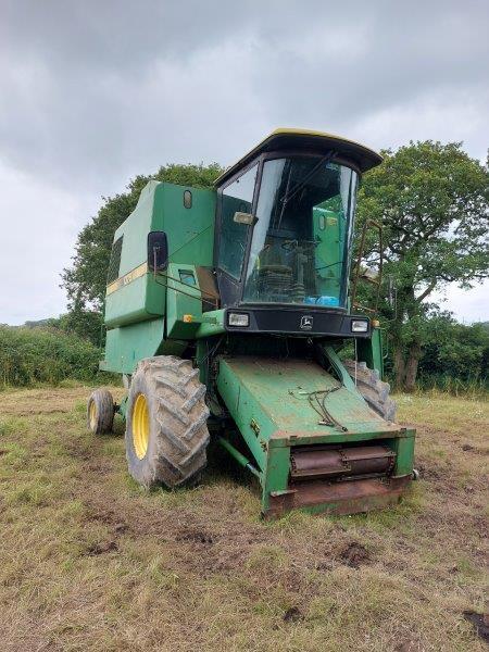 JOHN DEERE 1075 COMBINE