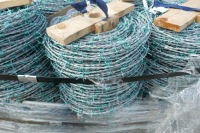 5 ROLLS OF BRAND NEW 200M BARBED WIRE - 4