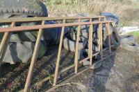 2 DIAGONAL CATTLE FEED BARRIERS - 7