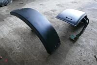 PAIR OF JOHN DEERE FRONT MUDGUARDS - 7