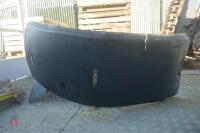 2 JOHN DEERE 6400 MUDGUARDS - 2