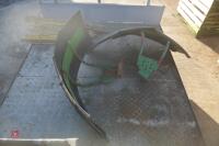 2 JOHN DEERE 6400 MUDGUARDS - 8