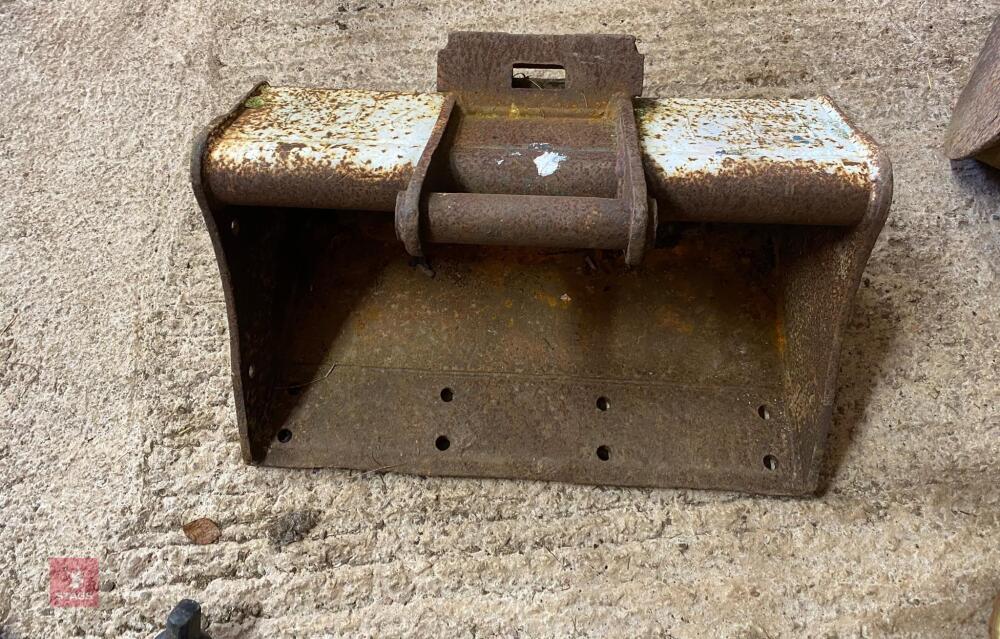 1 HARDFORD HITCH BUCKET