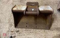 1 HARDFORD HITCH BUCKET - 2