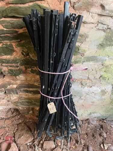 35 BLACK RUTLAND ELECTRIC FENCING STAKES