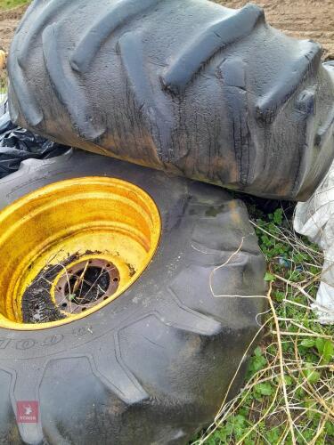 PAIR OF NEW HOLLAND COMBINE WHEELS+TYRES