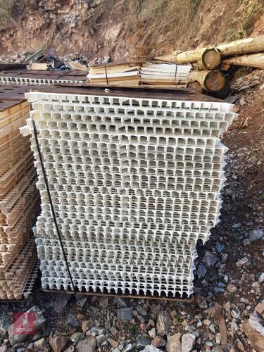 PALLET OF 90 PLASTIC CHICKEN SLATS