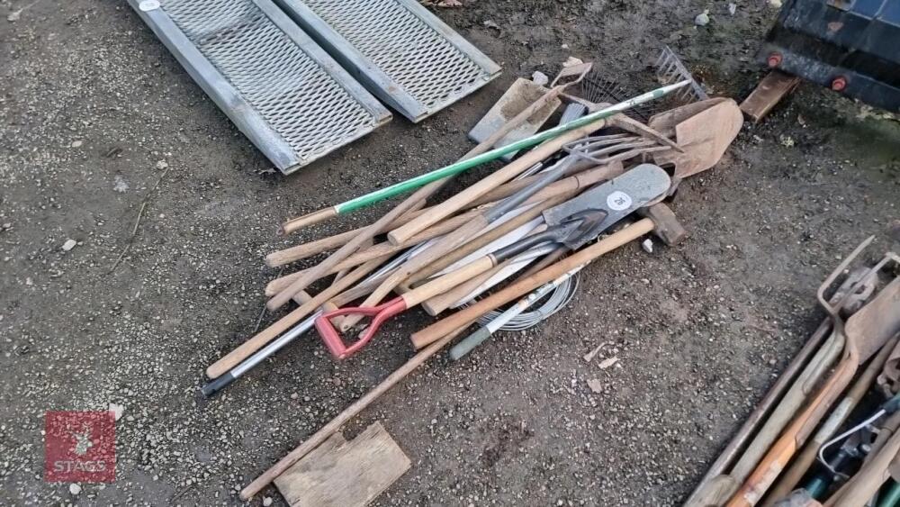 QUANTITY OF GARDEN TOOLS