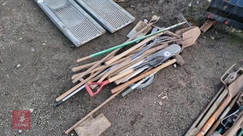 QUANTITY OF GARDEN TOOLS