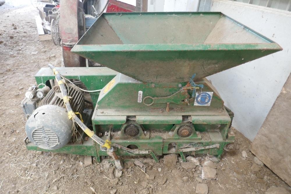 FRASER CORN CRUSHER