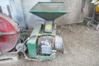 FRASER CORN CRUSHER - 3