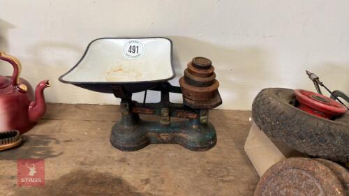 VINTAGE KITCHEN SCALES