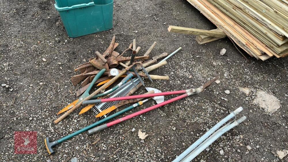 QUANTITY OF GARDEN TOOLS